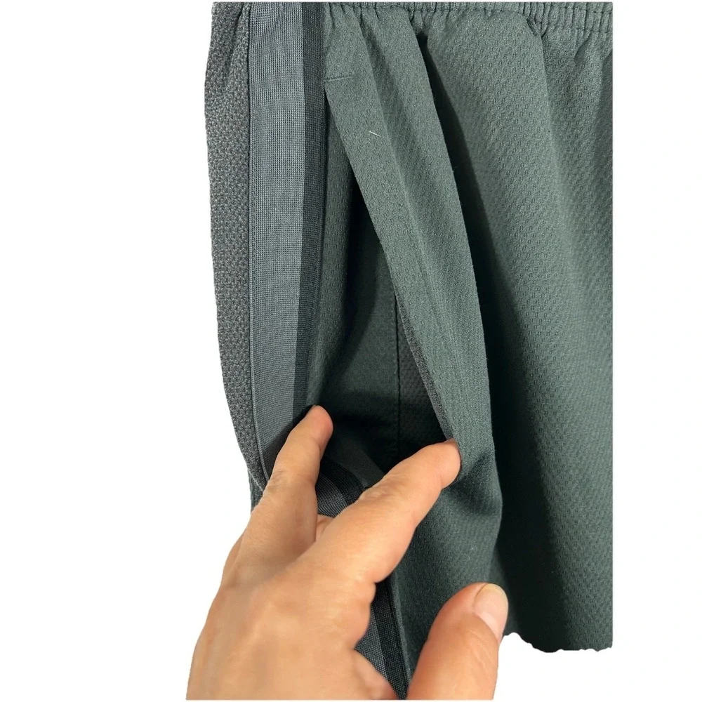 Nike Mens Charcoal Gray Mesh Shorts Size M Sports Gym Jogging Outdoor Activewear